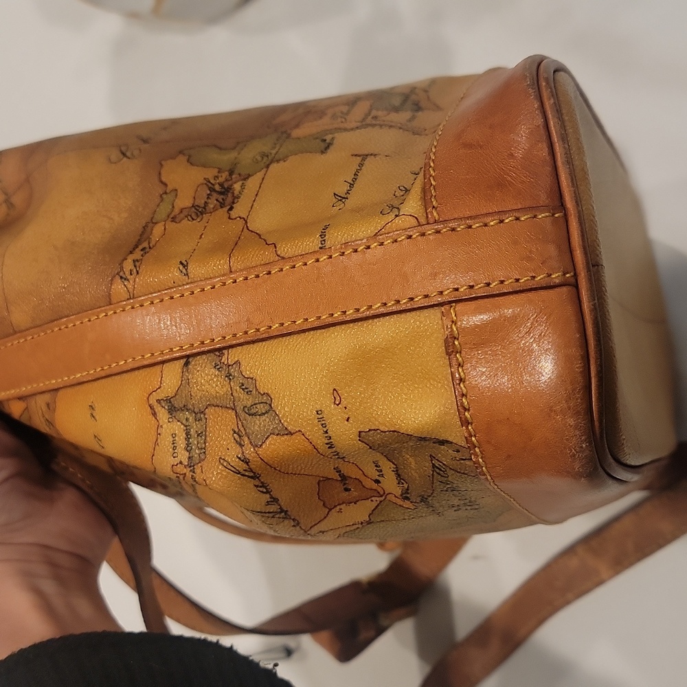 Authentic Alviero bucket bag - Picture 4 of 10